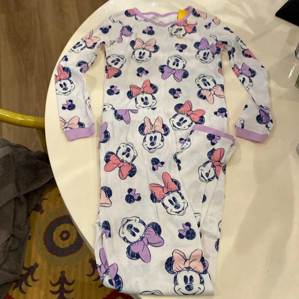 Girl’s Disney Minnie Mouse Pajama‎ Set.  White/Pink/Purple.  Size 10.